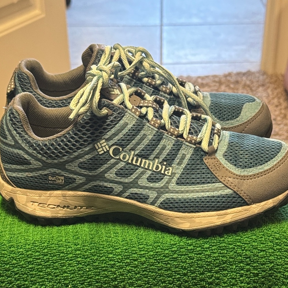 Like New Columbia Teal & Gray Outdoor Sneakers SZ 38EU WSZ 7